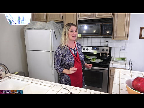 ❤️ Stepmom milking him in the kitchen before his date. Super sex at en-gb.hentaiser.ru ❌❤